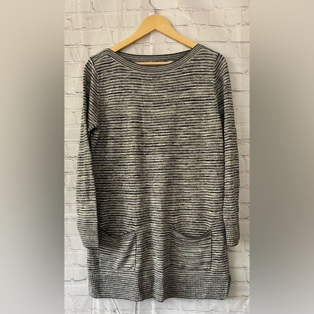 Eight Eight Eight Women's Size Medium Tunic Sweater Dress Long Sleeve Black Gray
